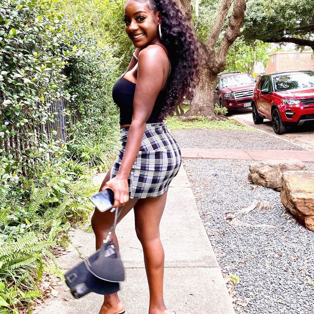 Meet your Posher, Lesly